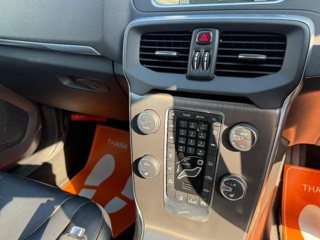 Ｖ４０ Ｄ４　ＳＥ　半年保証付　アイシン８速オートマ　ナビ　地デジ　バックカメラ　スマートキー　黒革シート　パワーシート　Ｂｌｕｅｔｏｏｔｈ機能　純正１７インチアルミ　衝突軽減システム　アダプティブクルーズコントロール（20枚目）