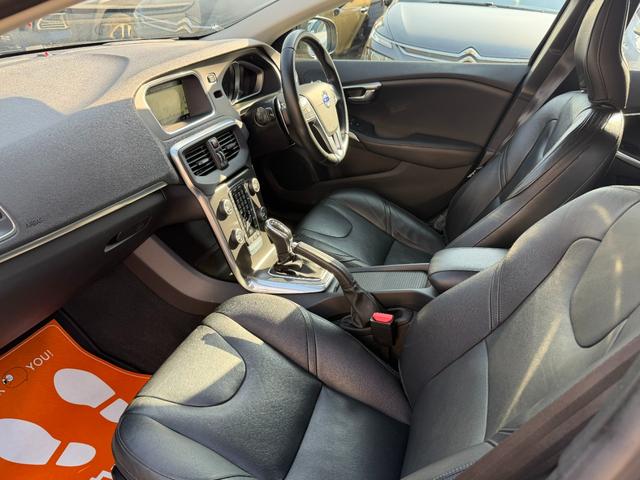 Ｖ４０ Ｄ４　ＳＥ　半年保証付　アイシン８速オートマ　ナビ　地デジ　バックカメラ　スマートキー　黒革シート　パワーシート　Ｂｌｕｅｔｏｏｔｈ機能　純正１７インチアルミ　衝突軽減システム　アダプティブクルーズコントロール（25枚目）