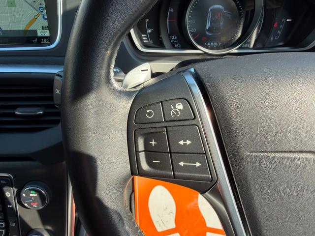 Ｖ４０ Ｄ４　ＳＥ　半年保証付　アイシン８速オートマ　ナビ　地デジ　バックカメラ　スマートキー　黒革シート　パワーシート　Ｂｌｕｅｔｏｏｔｈ機能　純正１７インチアルミ　衝突軽減システム　アダプティブクルーズコントロール（31枚目）