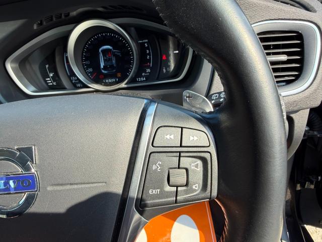 Ｖ４０ Ｄ４　ＳＥ　半年保証付　アイシン８速オートマ　ナビ　地デジ　バックカメラ　スマートキー　黒革シート　パワーシート　Ｂｌｕｅｔｏｏｔｈ機能　純正１７インチアルミ　衝突軽減システム　アダプティブクルーズコントロール（32枚目）