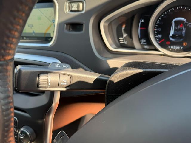 Ｖ４０ Ｄ４　ＳＥ　半年保証付　アイシン８速オートマ　ナビ　地デジ　バックカメラ　スマートキー　黒革シート　パワーシート　Ｂｌｕｅｔｏｏｔｈ機能　純正１７インチアルミ　衝突軽減システム　アダプティブクルーズコントロール（33枚目）