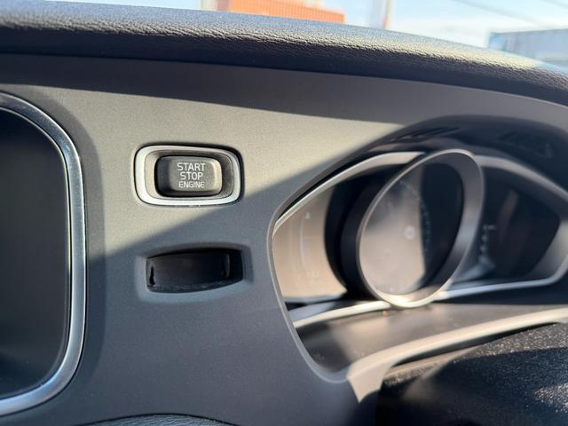 Ｖ４０ Ｄ４　ＳＥ　半年保証付　アイシン８速オートマ　ナビ　地デジ　バックカメラ　スマートキー　黒革シート　パワーシート　Ｂｌｕｅｔｏｏｔｈ機能　純正１７インチアルミ　衝突軽減システム　アダプティブクルーズコントロール（35枚目）