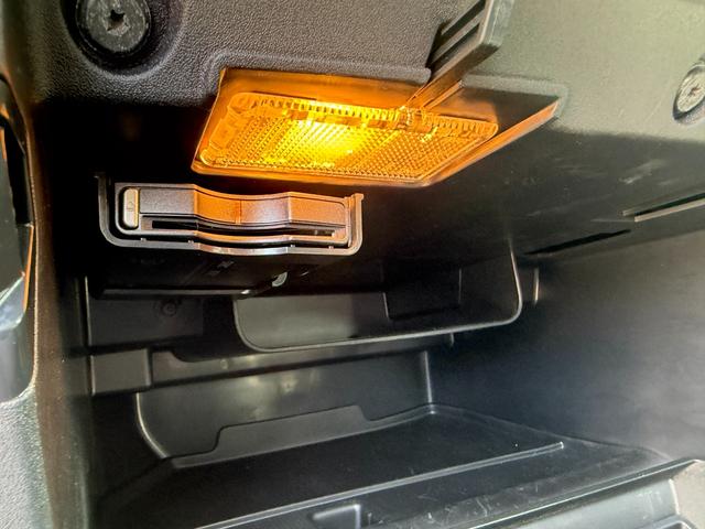 Ｖ４０ Ｄ４　ＳＥ　半年保証付　アイシン８速オートマ　ナビ　地デジ　バックカメラ　スマートキー　黒革シート　パワーシート　Ｂｌｕｅｔｏｏｔｈ機能　純正１７インチアルミ　衝突軽減システム　アダプティブクルーズコントロール（45枚目）