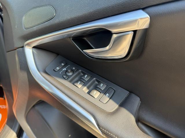 Ｖ４０ Ｄ４　ＳＥ　半年保証付　アイシン８速オートマ　ナビ　地デジ　バックカメラ　スマートキー　黒革シート　パワーシート　Ｂｌｕｅｔｏｏｔｈ機能　純正１７インチアルミ　衝突軽減システム　アダプティブクルーズコントロール（47枚目）