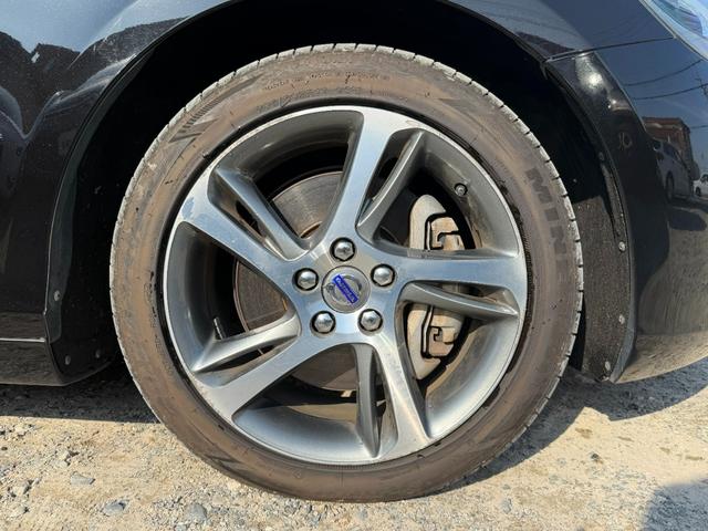 Ｖ４０ Ｄ４　ＳＥ　半年保証付　アイシン８速オートマ　ナビ　地デジ　バックカメラ　スマートキー　黒革シート　パワーシート　Ｂｌｕｅｔｏｏｔｈ機能　純正１７インチアルミ　衝突軽減システム　アダプティブクルーズコントロール（48枚目）