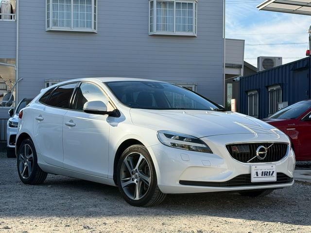 Ｖ４０ Ｄ４　モメンタム　半年保証付　アイシン８速オートマ　ナビ　バックカメラ　地デジ　衝突軽減システム　アダプティブクルーズコントロール　運転席パワーシート　純正１７インチアルミ　ＥＴＣ　スマートキー　前後ドライブレコーダー（6枚目）