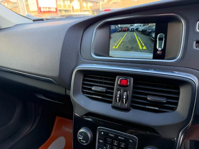 Ｖ４０ Ｄ４　モメンタム　半年保証付　アイシン８速オートマ　ナビ　バックカメラ　地デジ　衝突軽減システム　アダプティブクルーズコントロール　運転席パワーシート　純正１７インチアルミ　ＥＴＣ　スマートキー　前後ドライブレコーダー（19枚目）