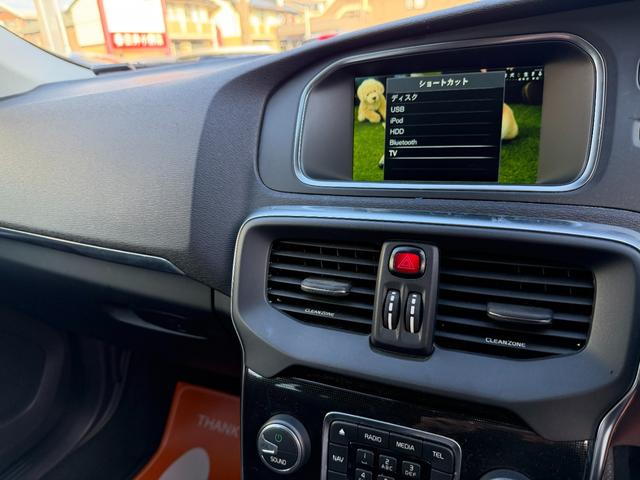 Ｖ４０ Ｄ４　モメンタム　半年保証付　アイシン８速オートマ　ナビ　バックカメラ　地デジ　衝突軽減システム　アダプティブクルーズコントロール　運転席パワーシート　純正１７インチアルミ　ＥＴＣ　スマートキー　前後ドライブレコーダー（37枚目）