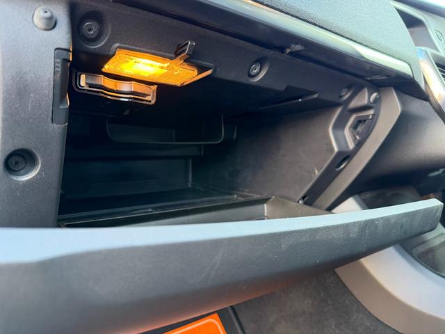 Ｖ４０ Ｄ４　モメンタム　半年保証付　アイシン８速オートマ　ナビ　バックカメラ　地デジ　衝突軽減システム　アダプティブクルーズコントロール　運転席パワーシート　純正１７インチアルミ　ＥＴＣ　スマートキー　前後ドライブレコーダー（44枚目）