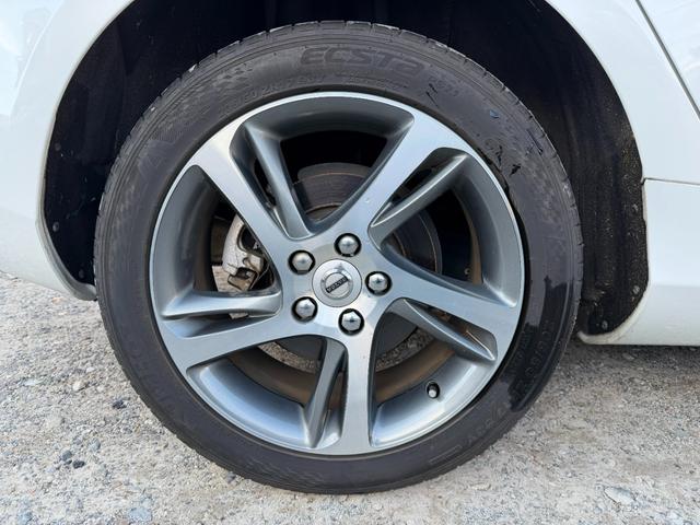 Ｖ４０ Ｄ４　モメンタム　半年保証付　アイシン８速オートマ　ナビ　バックカメラ　地デジ　衝突軽減システム　アダプティブクルーズコントロール　運転席パワーシート　純正１７インチアルミ　ＥＴＣ　スマートキー　前後ドライブレコーダー（48枚目）