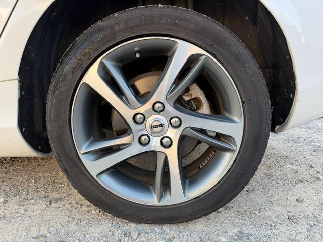 Ｖ４０ Ｄ４　モメンタム　半年保証付　アイシン８速オートマ　ナビ　バックカメラ　地デジ　衝突軽減システム　アダプティブクルーズコントロール　運転席パワーシート　純正１７インチアルミ　ＥＴＣ　スマートキー　前後ドライブレコーダー（49枚目）