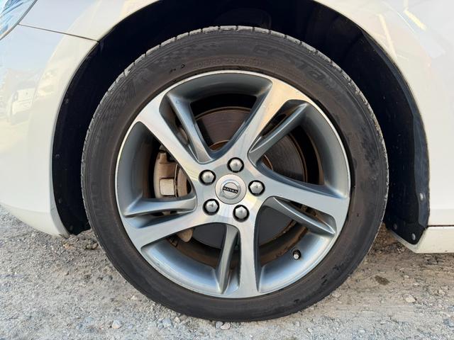 Ｖ４０ Ｄ４　モメンタム　半年保証付　アイシン８速オートマ　ナビ　バックカメラ　地デジ　衝突軽減システム　アダプティブクルーズコントロール　運転席パワーシート　純正１７インチアルミ　ＥＴＣ　スマートキー　前後ドライブレコーダー（50枚目）