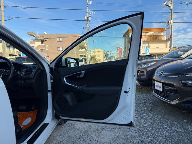 Ｖ４０ Ｄ４　モメンタム　半年保証付　アイシン８速オートマ　ナビ　バックカメラ　地デジ　衝突軽減システム　アダプティブクルーズコントロール　運転席パワーシート　純正１７インチアルミ　ＥＴＣ　スマートキー　前後ドライブレコーダー（51枚目）