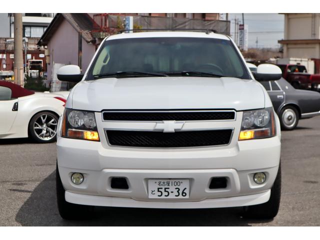 シボレーサバーバン 　ＬＴＺ　４ＷＤ　２００７ｙモデル　サンルーフ　ベージュ本革シート　ＢＬＡＤＥクローム２６インチホイール新品　２９５／３０Ｒ２６タイヤ新品　フロント、サイド、バックカメラ　キーレス　エンジンスターター（4枚目）