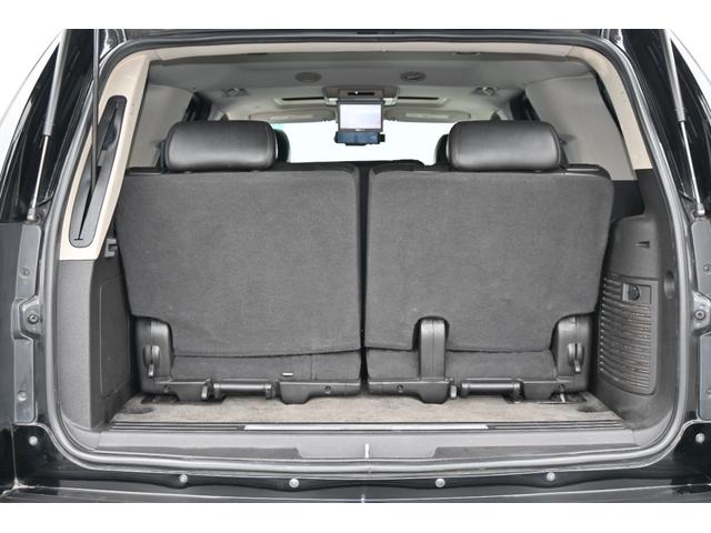 キャデラックエスカレード ラグジュアリー　クライメイトパッケージ　２００７ｙモデル　新車並行　実走行オートチェック付　サンルーフ　黒本革シート　セカンドベンチシート１ナンバー５人乗り　ＢＬＡＤＥクローム２６インチホイール　フルセグＴＶナビ（17枚目）
