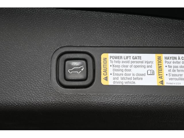 キャデラックエスカレード ラグジュアリー　クライメイトパッケージ　２００７ｙモデル　新車並行　実走行オートチェック付　サンルーフ　黒本革シート　セカンドベンチシート１ナンバー５人乗り　ＢＬＡＤＥクローム２６インチホイール　フルセグＴＶナビ（20枚目）
