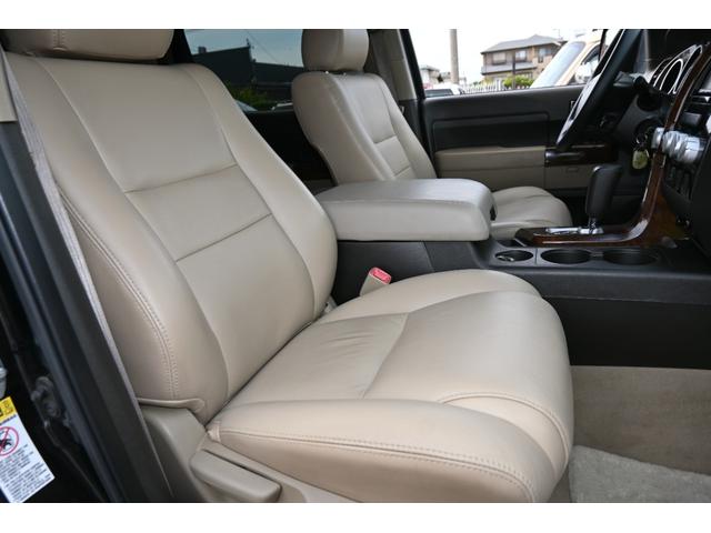 タンドラ クルーマックス　ＳＲ５　２００７ｙモデル　切替式４ＷＤ　ベージュレザーシート　ＳＮＵＧ　ＴＯＰキャンパーシェル　ベッドライナー　フルセグＴＶナビ　ポケットスタイルオーバーフェンダー　後席リクライニング　バックカメラ　キーレス（16枚目）