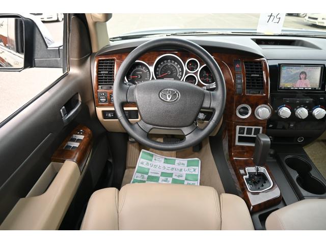 タンドラ クルーマックス　ＳＲ５　２００７ｙモデル　切替式４ＷＤ　ベージュレザーシート　ＳＮＵＧ　ＴＯＰキャンパーシェル　ベッドライナー　フルセグＴＶナビ　ポケットスタイルオーバーフェンダー　後席リクライニング　バックカメラ　キーレス（19枚目）