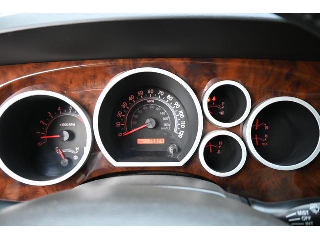 タンドラ クルーマックス　ＳＲ５　２００７ｙモデル　切替式４ＷＤ　ベージュレザーシート　ＳＮＵＧ　ＴＯＰキャンパーシェル　ベッドライナー　フルセグＴＶナビ　ポケットスタイルオーバーフェンダー　後席リクライニング　バックカメラ　キーレス（24枚目）