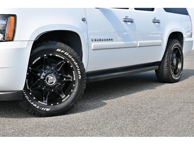シボレーサバーバン ＬＴ　ＬＴＺ　４ＷＤ　２００７年モデル　サンルーフ　本革シート　パワーシート＆シートヒーター　ＡＳＡＮＴＩ２２インチホイール　フルセグＴＶナビ　ＬＥＤヘッド＆テール　パワーバックドア　セカンドパワーリリース（3枚目）