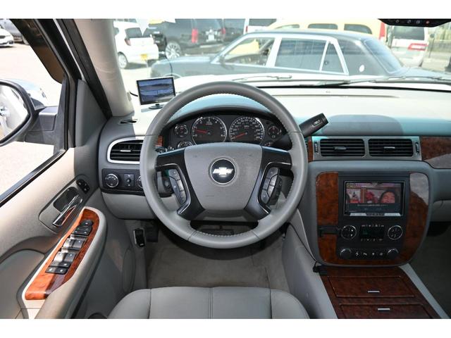 シボレーサバーバン ＬＴ　ＬＴＺ　４ＷＤ　２００７年モデル　サンルーフ　本革シート　パワーシート＆シートヒーター　ＡＳＡＮＴＩ２２インチホイール　フルセグＴＶナビ　ＬＥＤヘッド＆テール　パワーバックドア　セカンドパワーリリース（28枚目）