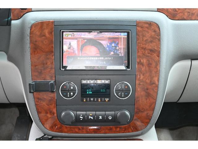 シボレーサバーバン ＬＴ　ＬＴＺ　４ＷＤ　２００７年モデル　サンルーフ　本革シート　パワーシート＆シートヒーター　ＡＳＡＮＴＩ２２インチホイール　フルセグＴＶナビ　ＬＥＤヘッド＆テール　パワーバックドア　セカンドパワーリリース（29枚目）