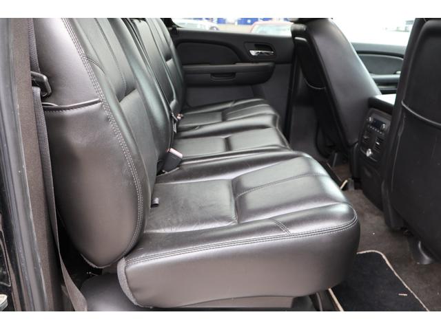 シボレーアバランチ ＬＴＺ　２００７年モデル　サンルーフ　黒本革シート　リフトアップ　ブラックリノ２０インチホイール　３３ｘ１２．５０Ｒ２０マッドタイヤ　１ナンバー５人乗り　フルセグＴＶナビ　バックカメラ　ハードトノカバー（14枚目）