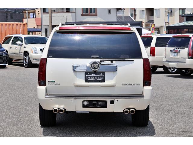 キャデラックエスカレード ＥＳＶ　プラチナム　ロングボディ　２０１０年モデル　新車並行　実走行オートチェック付　専用ＬＥＤヘッドライト　プラウンココア本革シート　プラチナム純正２２インチホイール　ドリンクｈｏｔ＆ｃｏｏｌナビＴＶ（9枚目）
