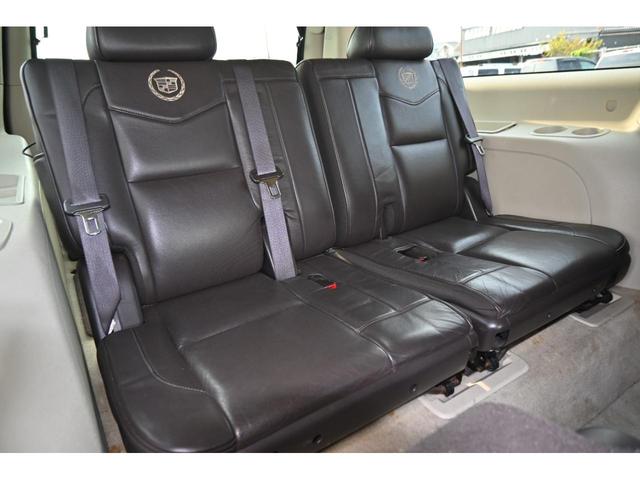 キャデラックエスカレード ＥＳＶ　プラチナム　４ＷＤ　２０１０ｙモデル　サンルーフ　ブラウンココア本革シート　プラチナム専用ＬＥＤヘッドライト＆バンパーグリル　ドリンクｈｏｔ＆ｃｏｏｌ　エアシート＆ヒーター　フルセグＴＶナビ（22枚目）