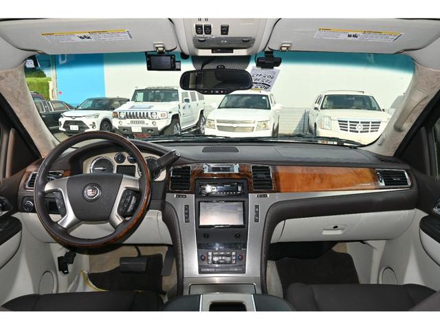 キャデラックエスカレード ＥＳＶ　プラチナム　４ＷＤ　２０１０ｙモデル　サンルーフ　ブラウンココア本革シート　プラチナム専用ＬＥＤヘッドライト＆バンパーグリル　ドリンクｈｏｔ＆ｃｏｏｌ　エアシート＆ヒーター　フルセグＴＶナビ（26枚目）