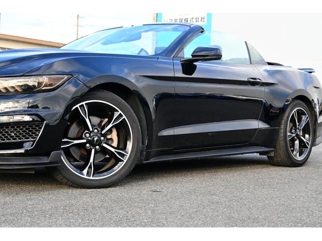 FORD MUSTANG CONVERTIBLE