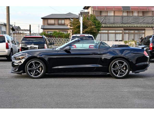 FORD MUSTANG CONVERTIBLE