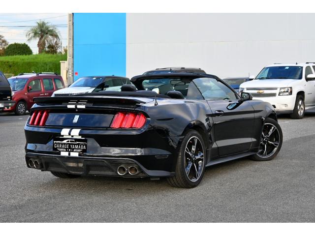 FORD MUSTANG CONVERTIBLE