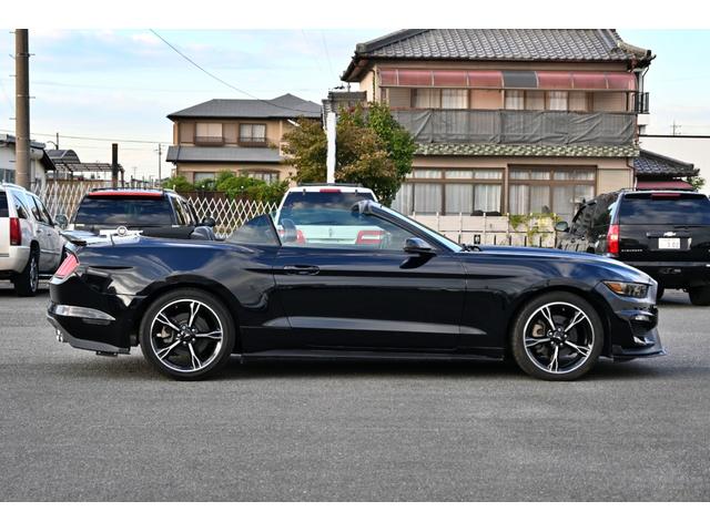 FORD MUSTANG CONVERTIBLE