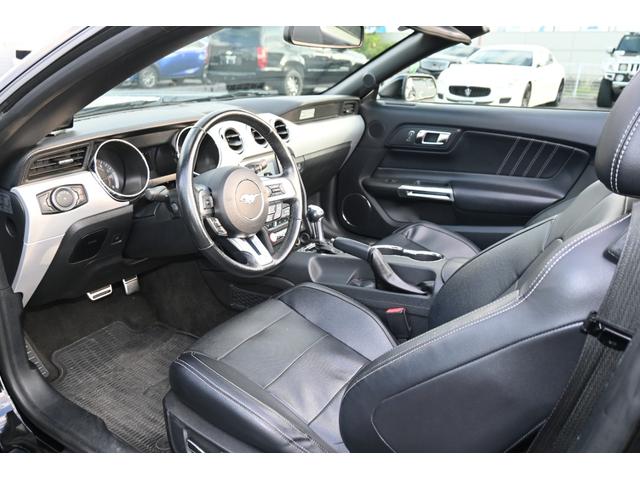 FORD MUSTANG CONVERTIBLE