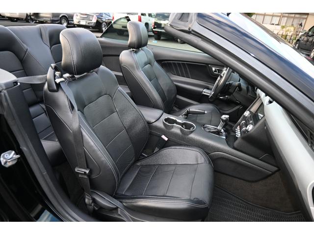 FORD MUSTANG CONVERTIBLE