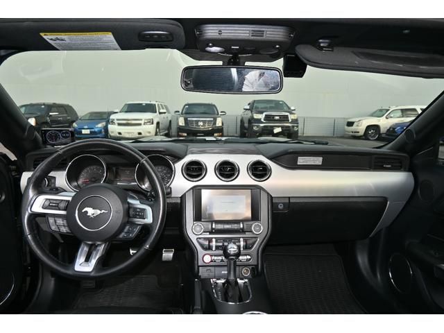 FORD MUSTANG CONVERTIBLE