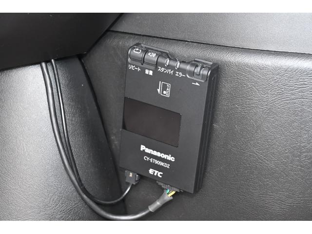 シボレーエクスプレス  ロードトレック170 ヴァーサタイル 2011年モデル 実走行証明書 オートチェック&カーFAX ジェネレーター エアコン 冷蔵庫 電子レンジ 2口コンロ サイドオーニング シンク 電動ソファーベッド(18枚目)