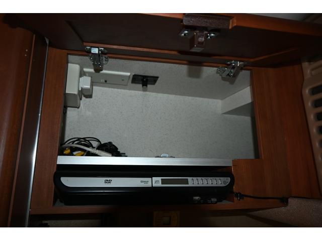 シボレーエクスプレス  ロードトレック170 ヴァーサタイル 2011年モデル 実走行証明書 オートチェック&カーFAX ジェネレーター エアコン 冷蔵庫 電子レンジ 2口コンロ サイドオーニング シンク 電動ソファーベッド(22枚目)