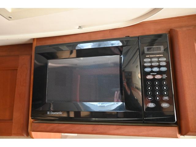 シボレーエクスプレス  ロードトレック170 ヴァーサタイル 2011年モデル 実走行証明書 オートチェック&カーFAX ジェネレーター エアコン 冷蔵庫 電子レンジ 2口コンロ サイドオーニング シンク 電動ソファーベッド(27枚目)