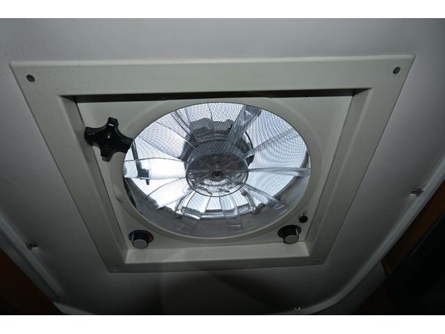 シボレーエクスプレス  ロードトレック170 ヴァーサタイル 2011年モデル 実走行証明書 オートチェック&カーFAX ジェネレーター エアコン 冷蔵庫 電子レンジ 2口コンロ サイドオーニング シンク 電動ソファーベッド(28枚目)