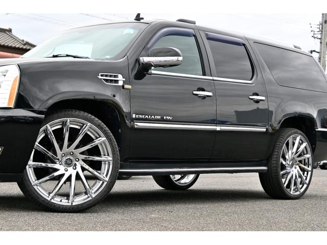 キャデラックエスカレード ESV 2007yモデル 4WD クライメイトパッケージ ロングボディ サンルーフ 黒本革シート エアシート&シートヒーター BLADEクローム26インチホイール新品 295/30R26タイヤ新品 ETC(3枚目)