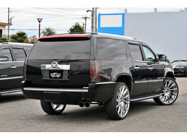 キャデラックエスカレード ESV 2007yモデル 4WD クライメイトパッケージ ロングボディ サンルーフ 黒本革シート エアシート&シートヒーター BLADEクローム26インチホイール新品 295/30R26タイヤ新品 ETC(6枚目)