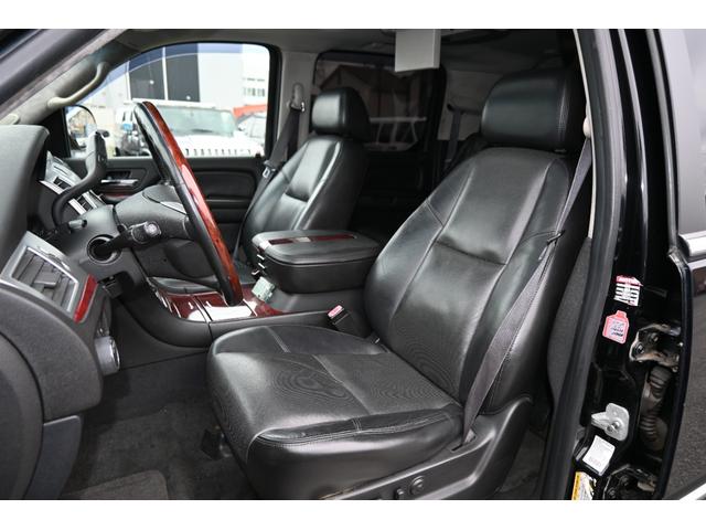 キャデラックエスカレード ESV 2007yモデル 4WD クライメイトパッケージ ロングボディ サンルーフ 黒本革シート エアシート&シートヒーター BLADEクローム26インチホイール新品 295/30R26タイヤ新品 ETC(14枚目)