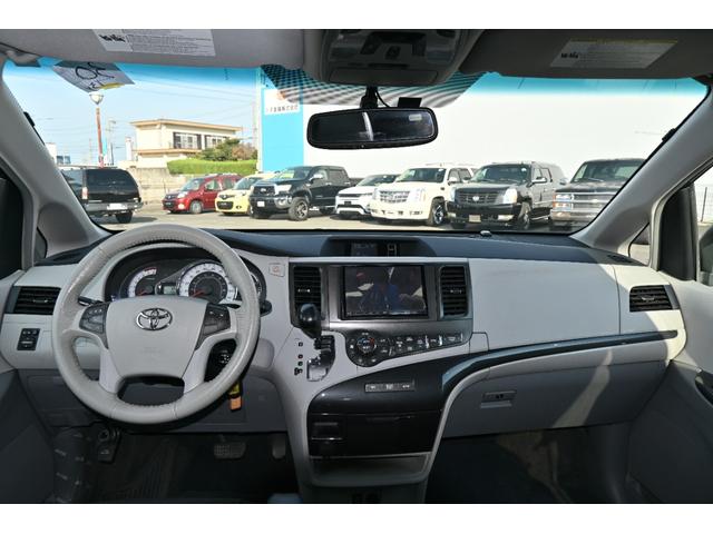 シエナ SE プリファードパッケージ サンルーフ 黒ハーフレザーシート パワーバックドア 純正19インチホイール キーレス フルセグTVナビ フロアマット パワーシート 2013yモデル ETC サイドバックカメラ(21枚目)