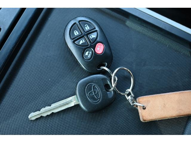 シエナ SE プリファードパッケージ サンルーフ 黒ハーフレザーシート パワーバックドア 純正19インチホイール キーレス フルセグTVナビ フロアマット パワーシート 2013yモデル ETC サイドバックカメラ(31枚目)