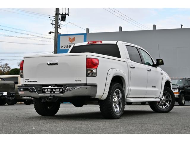 タンドラ クルーマックス リミテッド 4WD サンルーフ グレー本革シート ポケットスタイルオーバーフェンダー リフトアップ STORMクローム20インチホイール ハードトノカバー フローティングナビ フルセグTV バックカメラ ETC(6枚目)