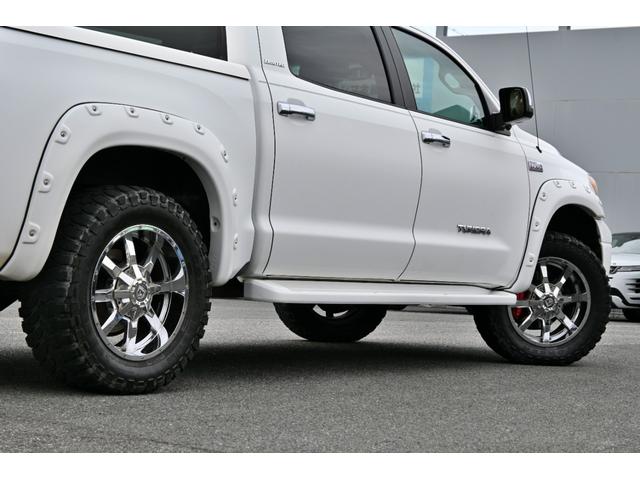 タンドラ クルーマックス リミテッド 4WD サンルーフ グレー本革シート ポケットスタイルオーバーフェンダー リフトアップ STORMクローム20インチホイール ハードトノカバー フローティングナビ フルセグTV バックカメラ ETC(8枚目)