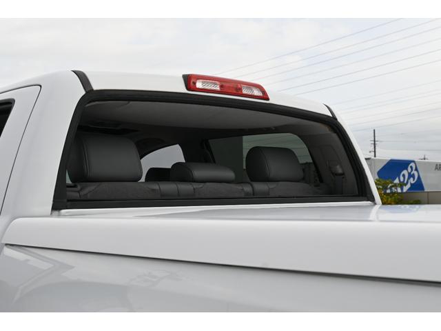 タンドラ クルーマックス リミテッド 4WD サンルーフ グレー本革シート ポケットスタイルオーバーフェンダー リフトアップ STORMクローム20インチホイール ハードトノカバー フローティングナビ フルセグTV バックカメラ ETC(17枚目)