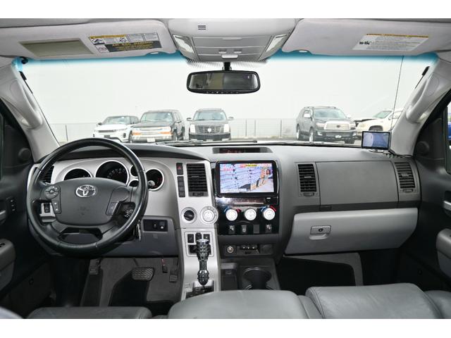 タンドラ クルーマックス リミテッド 4WD サンルーフ グレー本革シート ポケットスタイルオーバーフェンダー リフトアップ STORMクローム20インチホイール ハードトノカバー フローティングナビ フルセグTV バックカメラ ETC(20枚目)